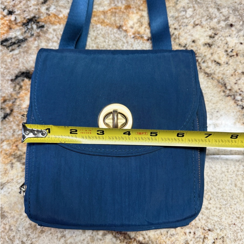 Baggallini crossbody blue color. Pockets with zippers and secure turn latch. - Picture 11 of 12